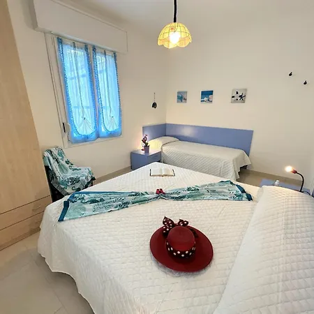 Apartment Beautiful Three-room On The First Floor Of A With Garden Lignano Sabbiadoro