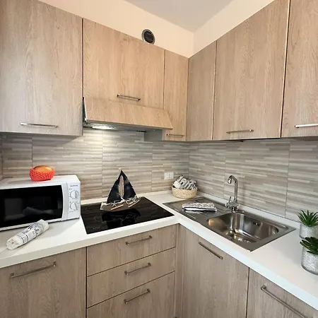 Beautiful Three-room On The First Floor Of A With Garden Apartment *