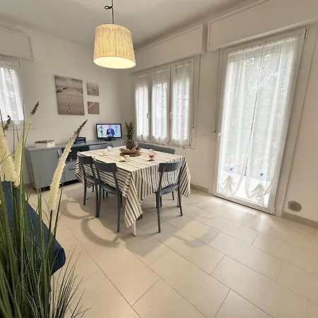 Beautiful Three-room On The First Floor Of A With Garden Lignano Sabbiadoro